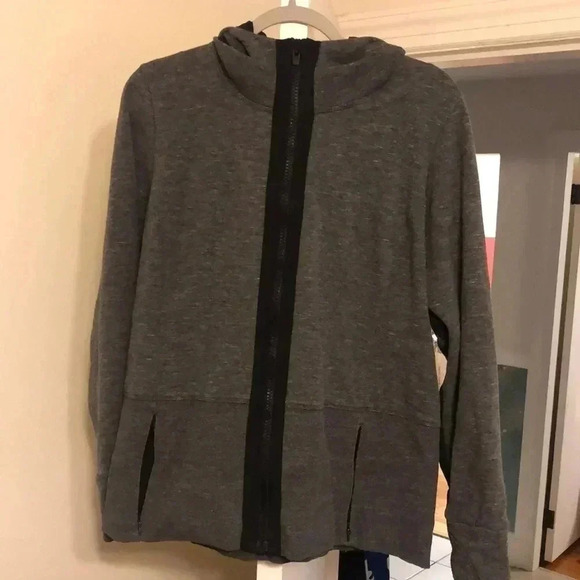 Athleta gray hoodie with pockets.  Size X-LARGE - Picture 1 of 9